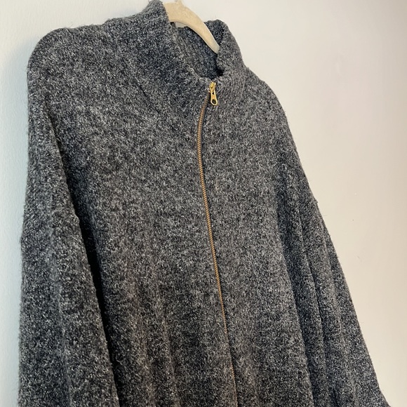 Cozy oversized grey zip-up Tahari cardigan - Picture 2 of 5
